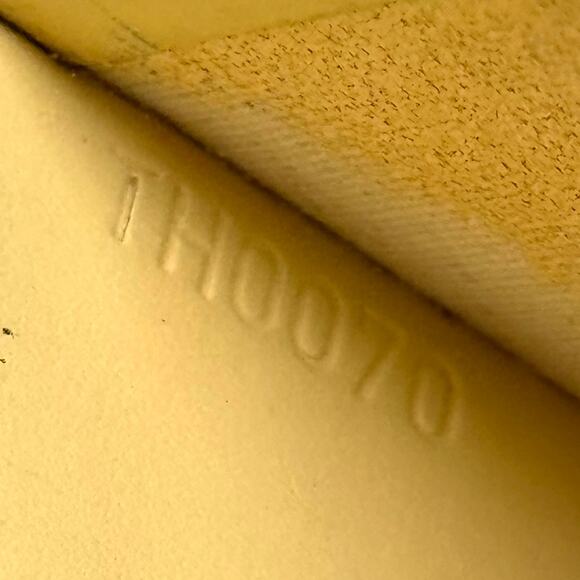 Louis Vuitton Cream Buckle Wallet - Picture 4 of 8